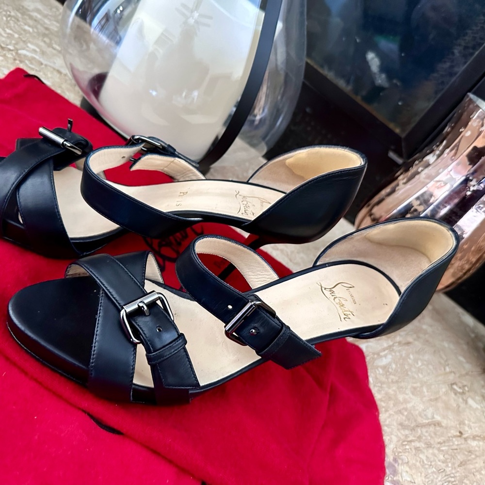 CL black sandals